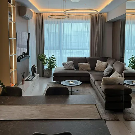 Stylish Loft - Skyline View In Onix