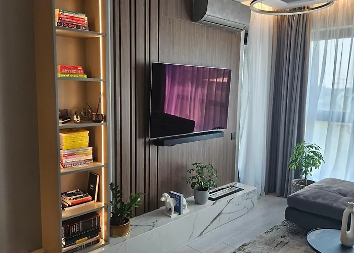 Stylish Loft - Skyline View In Onix