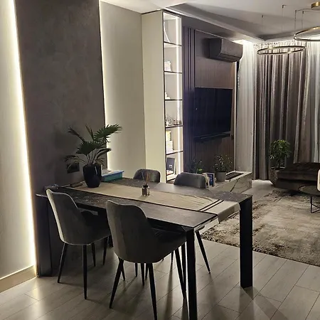 Stylish Loft - Skyline View In Onix *